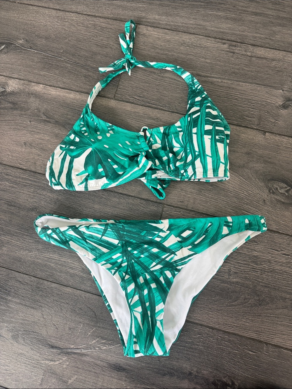 Like new LA Hearts Green Palm Bikini Set size Large
